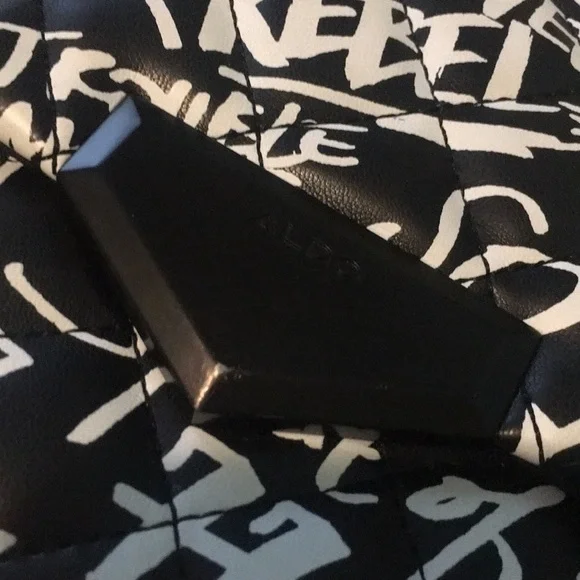 Rare Aldo Graffiti Flap Bag EUC Discontinued - Picture 6 of 8